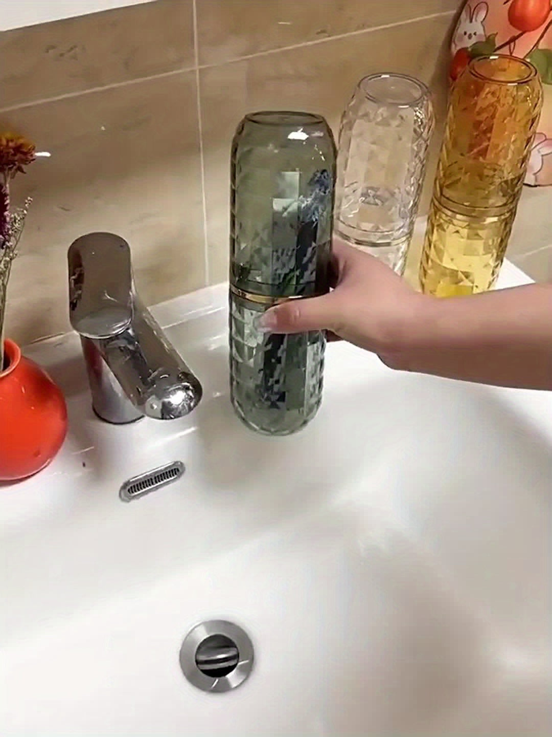 Travel Toiletry Cup, Portable Toothpaste, Toothbrush Cup, Tooth Cup Storage Box, Travel Supplies, Household Mouthwash Cup, Complimentary Balloon